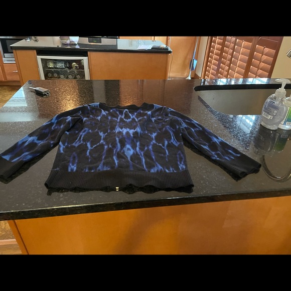 Size petite P inc international sweater - Picture 2 of 3